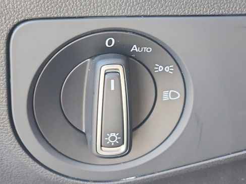 Used 2022 Volkswagen Tiguan SE image 26