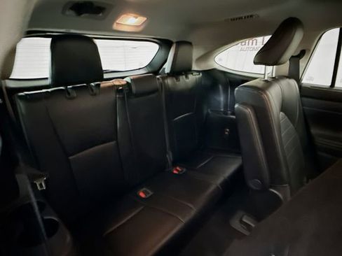 Used 2021 Toyota Highlander XLE image 27