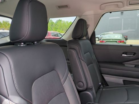 New 2026 Nissan Pathfinder SL w/ SL Premium Package FWD image 34
