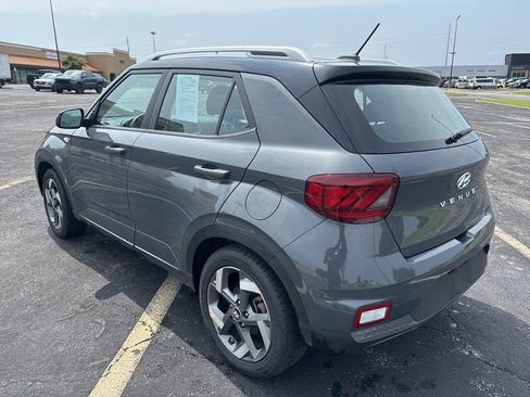 Used 2025 Hyundai Venue Limited FWD image 7