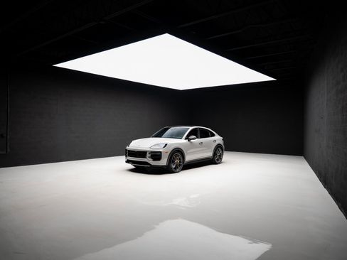 Used 2024 Porsche Cayenne Turbo GT image 90