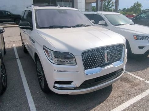 Used 2018 Lincoln Navigator Reserve w/ Technology Package AWD/4WD image 3