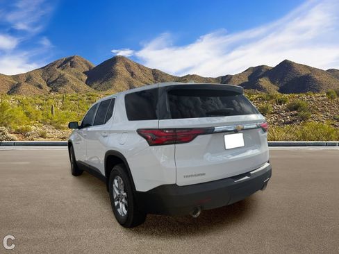 Certified 2023 Chevrolet Traverse LS FWD image 3