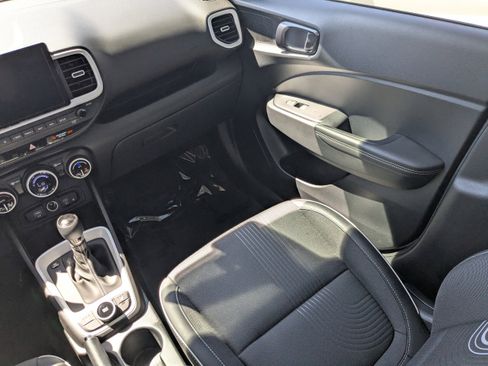 New 2025 Hyundai Venue Limited image 18