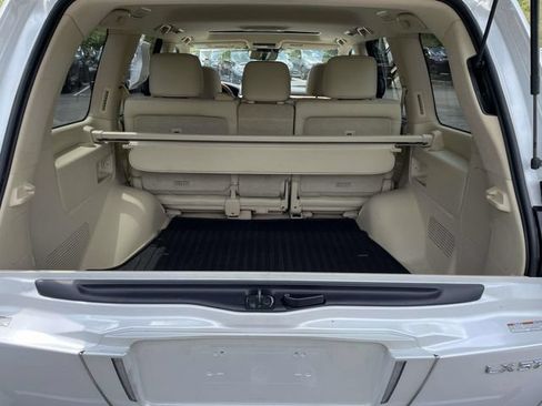 Used 2021 Lexus LX 570 4WD w/ Luxury Package image 18