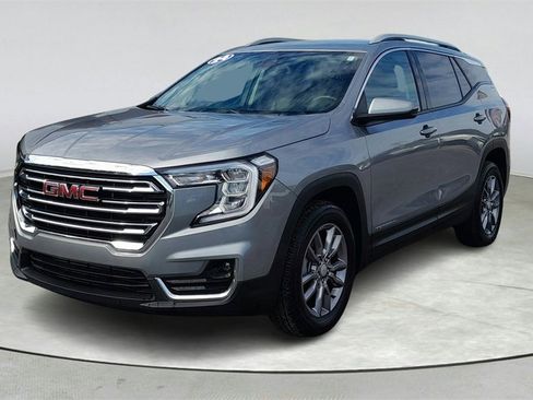 Used 2024 GMC Terrain SLT image 3