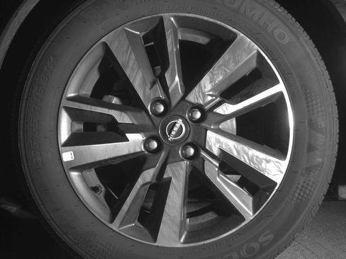 Used 2025 Nissan Versa SV FWD image 12