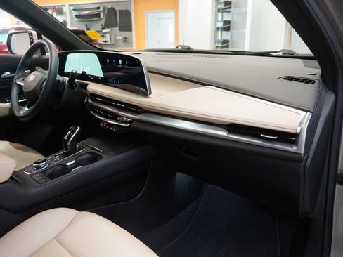 Used 2024 Cadillac XT4 Premium Luxury w/ Cold Weather Package AWD/4WD image 38