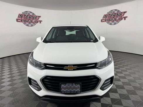 Used 2018 Chevrolet Trax LS AWD/4WD image 2