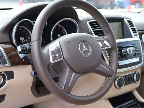 Used 2013 Mercedes-Benz GL 450 4MATIC image 25