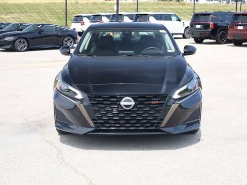 Used 2025 Nissan Altima 2.5 SR FWD image 3