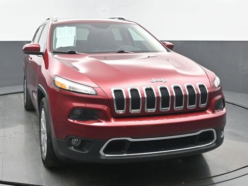 Used 2017 Jeep Cherokee Limited image 8