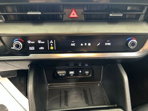 Used 2025 Kia Sportage EX AWD/4WD image 17