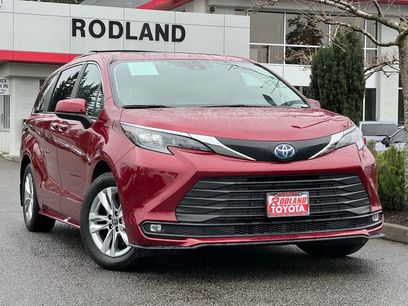 Used 2025 Toyota Sienna XLE w/ XLE Plus Package