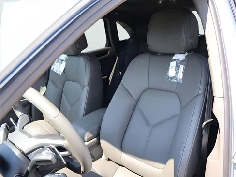 New 2025 Porsche Macan image 5