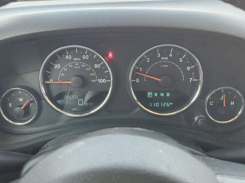 Used 2016 Jeep Wrangler Unlimited Sahara w/ Connectivity Group AWD/4WD image 14
