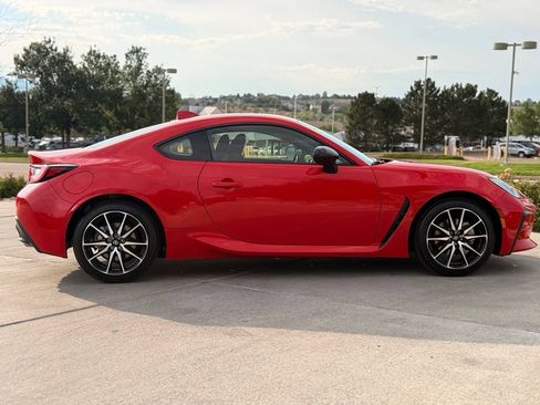 Used 2025 Toyota GR86 w/ ALL Weather Mat Package (TMS) RWD image 8
