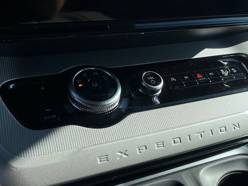 New 2025 Ford Expedition Max Active image 9