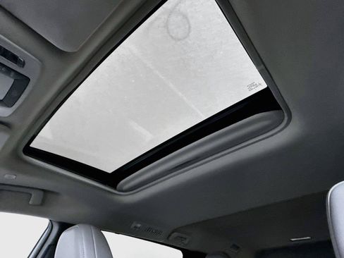 Certified 2025 Toyota Sienna XLE FWD image 6