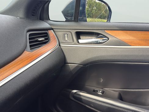Used 2019 Lincoln MKC Reserve w/ MKC Climate Package AWD/4WD image 13