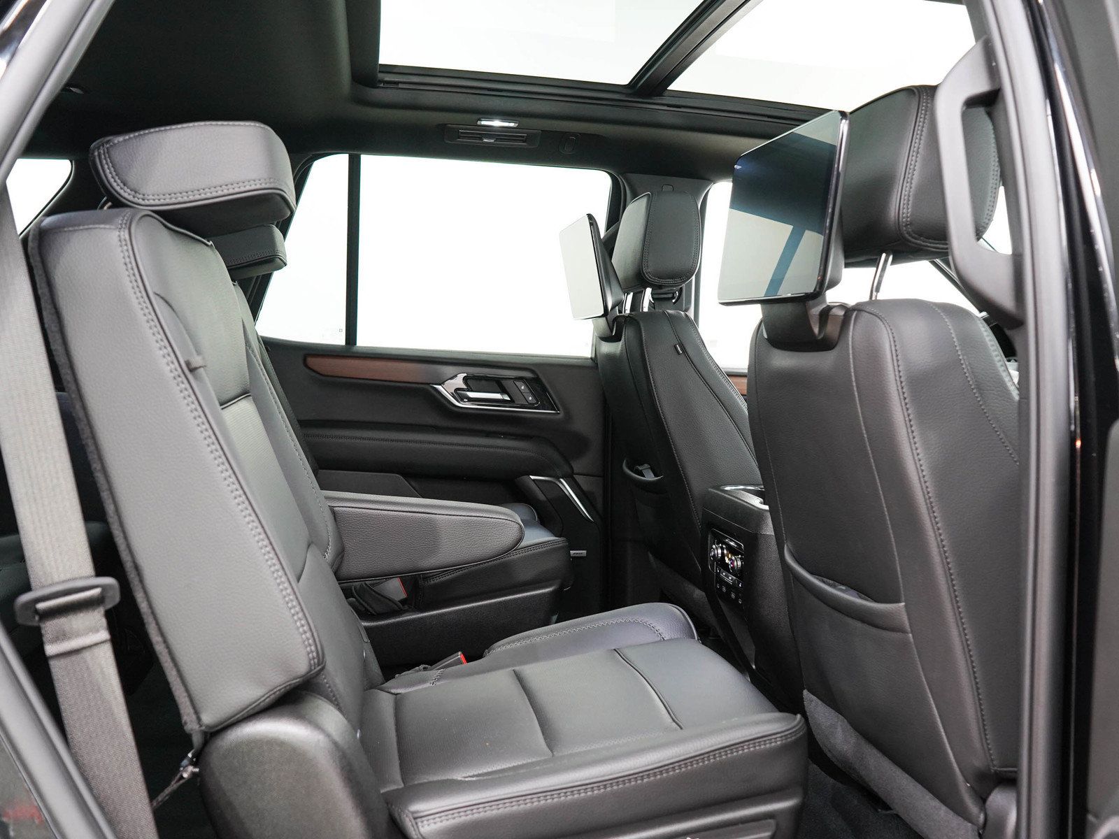 Used 2026 GMC Yukon Denali w/ Denali Reserve Package AWD/4WD image 14