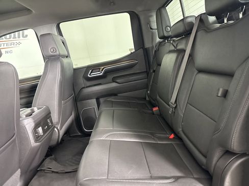 Used 2022 Chevrolet Silverado 1500 LT Trail Boss w/ Convenience Package II image 21