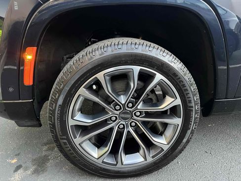 Used 2023 Jeep Grand Wagoneer L Series III image 96