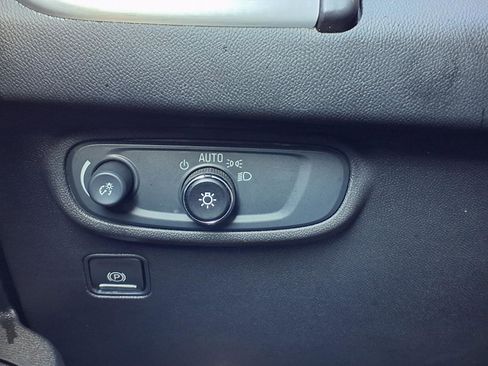 Used 2024 GMC Terrain SLE image 16