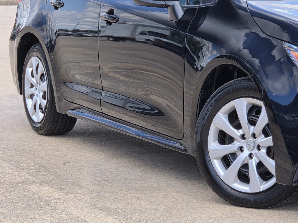 Used 2025 Toyota Corolla LE FWD image 12
