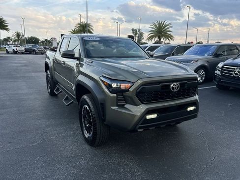 Used 2025 Toyota Tacoma TRD Off-Road AWD/4WD image 12