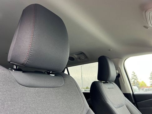 Used 2025 Ford Explorer Active image 18