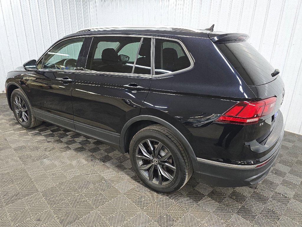 Used 2022 Volkswagen Tiguan SE w/ Panoramic Sunroof Package AWD/4WD image 9