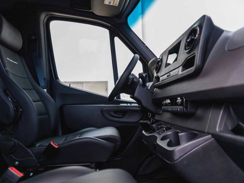 Used 2020 Mercedes-Benz Sprinter 2500 image 29