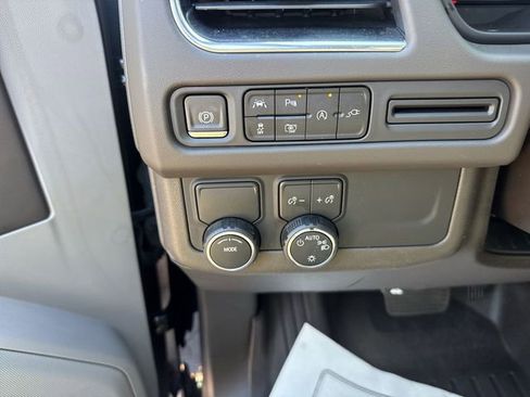 Used 2022 Chevrolet Tahoe LT w/ Luxury Package RWD image 12