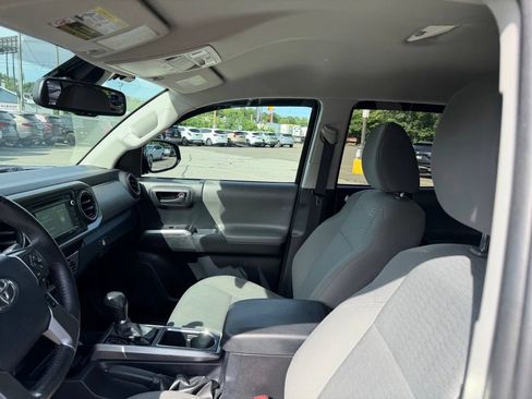 Used 2018 Toyota Tacoma SR5 AWD/4WD image 15