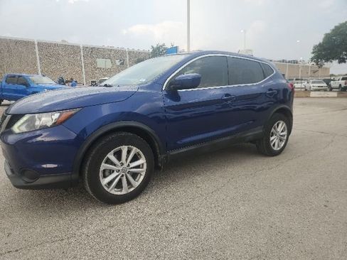 Used 2019 Nissan Rogue Sport S w/ Appearance Package FWD image 2