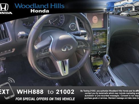 Used 2017 INFINITI Q60 2.0t w/ Moonroof Package RWD image 9