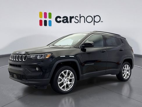 Used 2023 Jeep Compass Latitude image 1