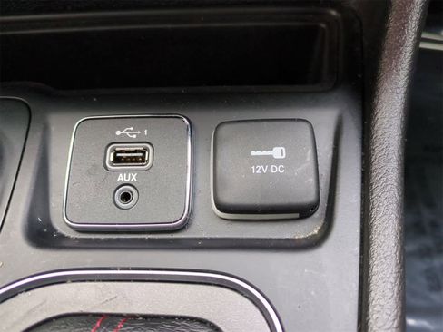 Certified 2019 Jeep Cherokee Trailhawk w/ Cold Weather Group image 31