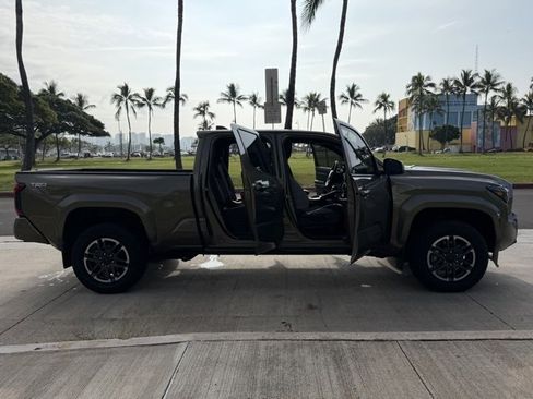 Used 2024 Toyota Tacoma TRD Sport image 12