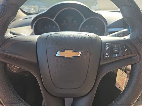 Used 2014 Chevrolet Cruze LS FWD image 16