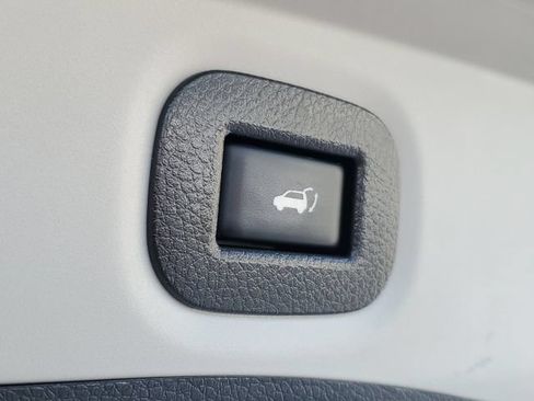 Used 2019 Nissan Rogue SL FWD image 11