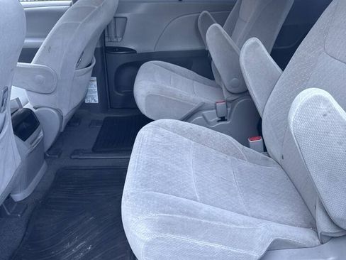 Used 2017 Toyota Sienna LE AWD/4WD image 11