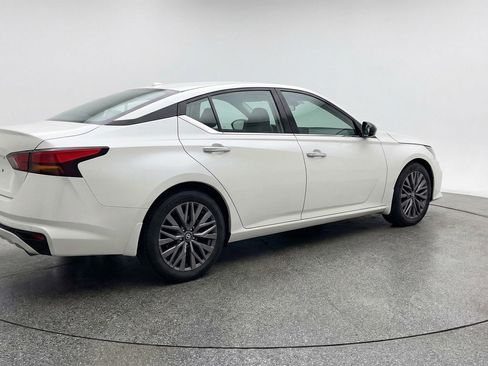 Used 2025 Nissan Altima 2.5 SV image 9