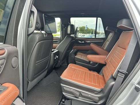 Used 2023 GMC Yukon Denali Ultimate AWD/4WD image 31
