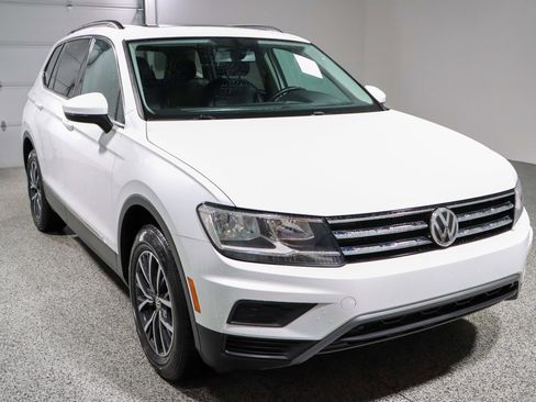 Used 2020 Volkswagen Tiguan SE w/ Panoramic Sunroof Package image 5