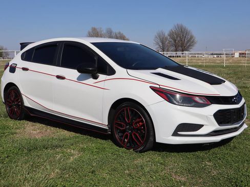 Used 2018 Chevrolet Cruze LT w/ Redline Edition image 4