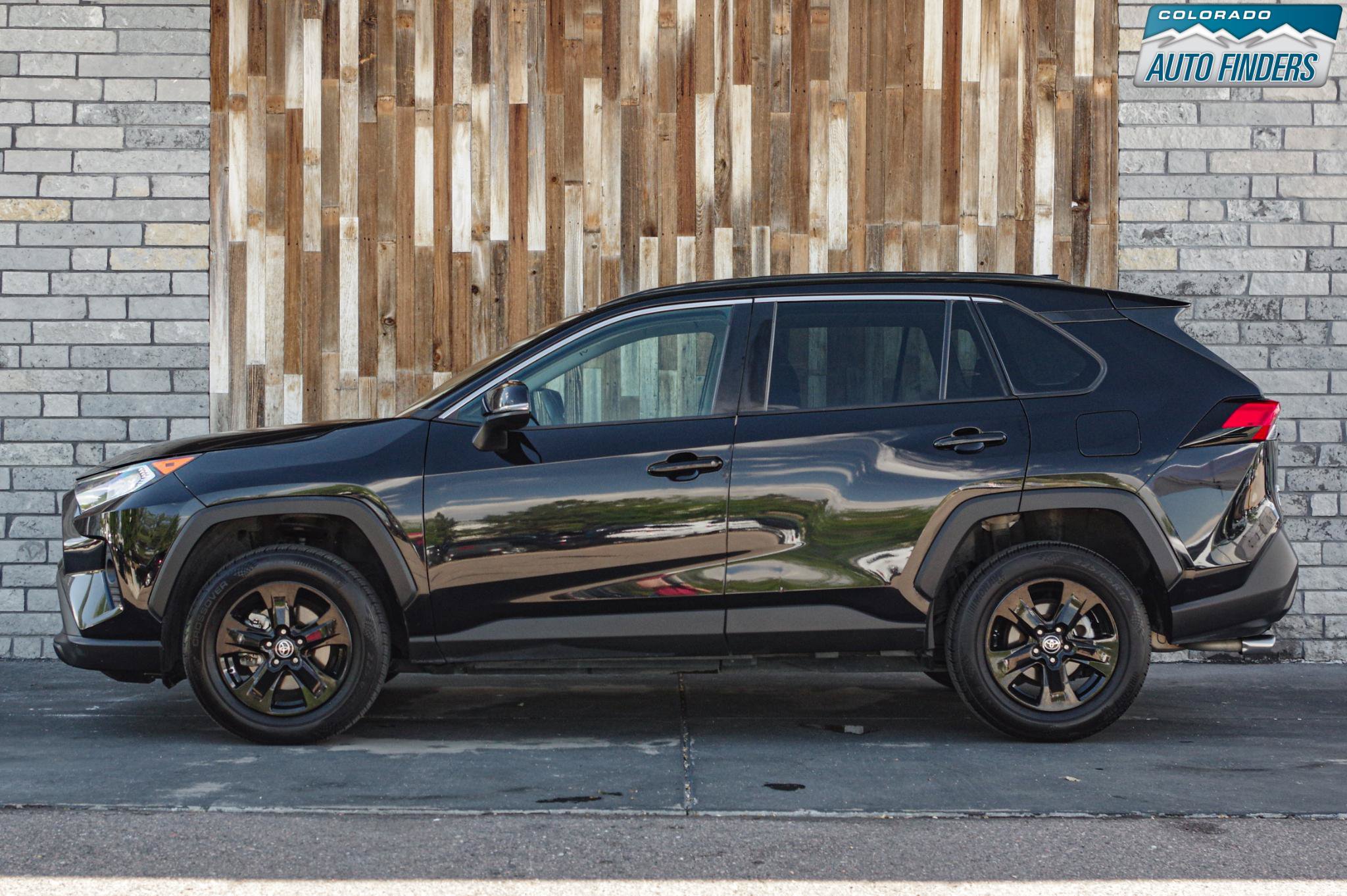 Used 2021 Toyota RAV4 XLE AWD/4WD image 3