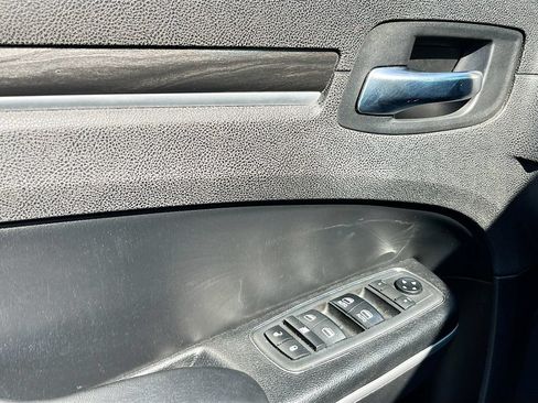 Used 2019 Chrysler 300 Touring w/ Sport Appearance Package RWD image 17