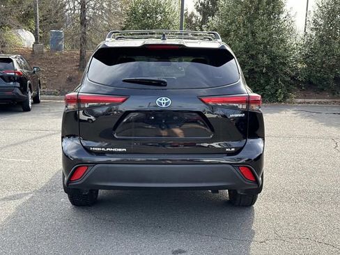 Used 2022 Toyota Highlander XLE image 3